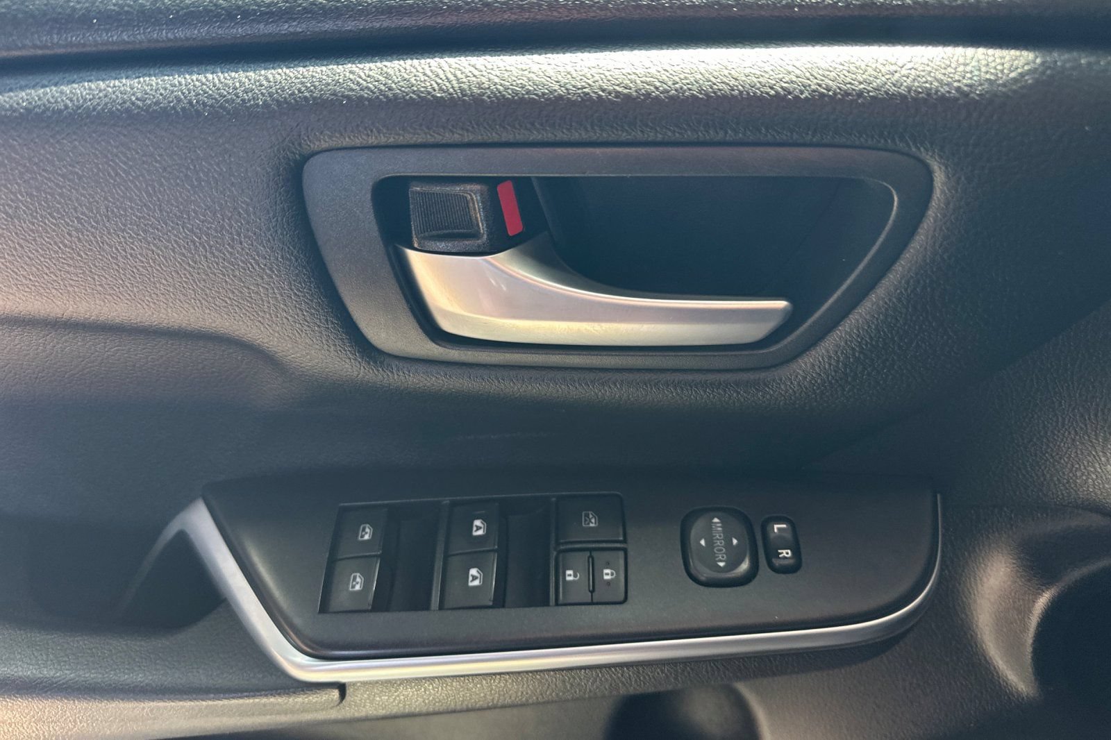 Used 2017 Toyota Camry SE FWD image 11