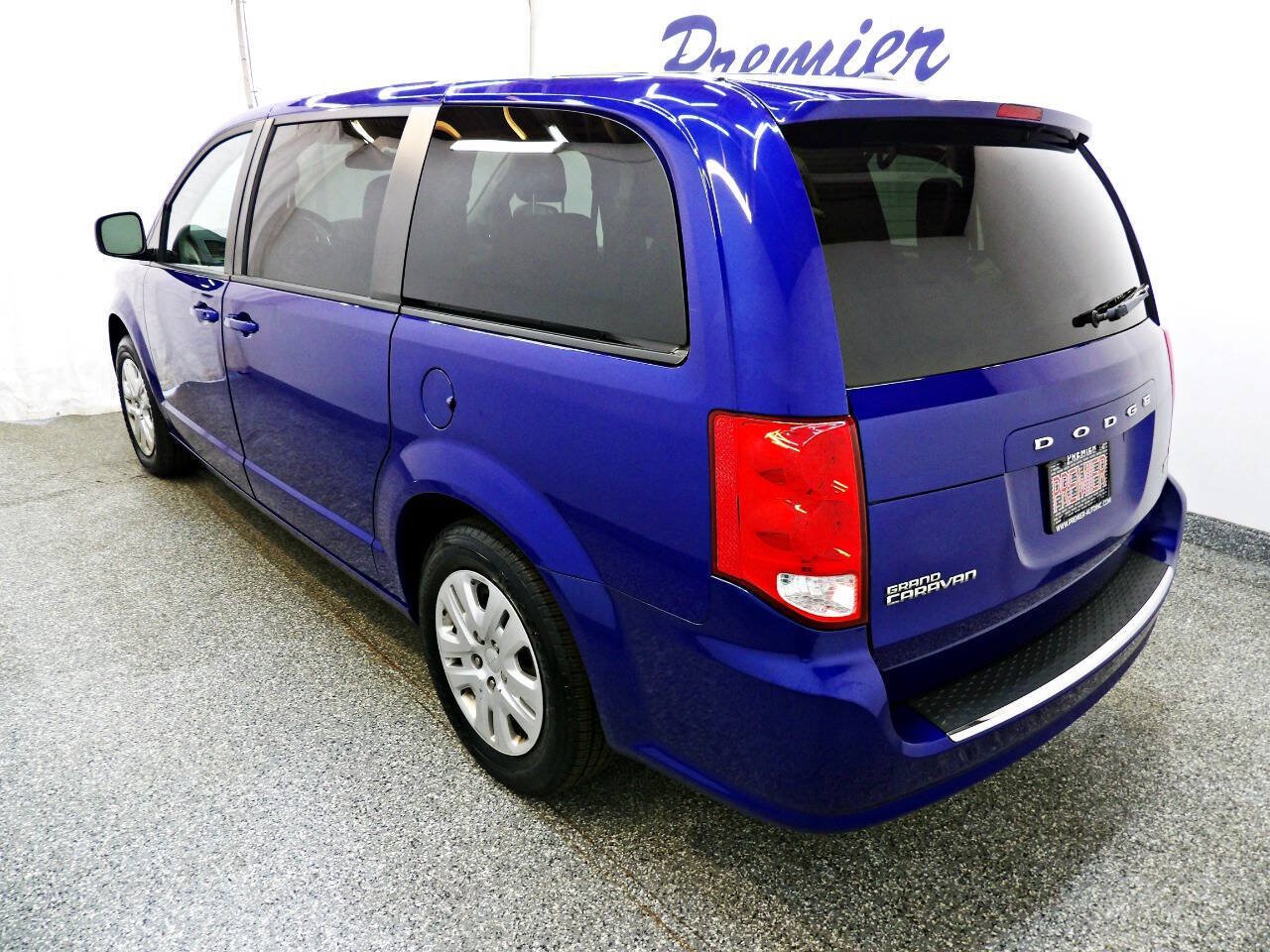 Used 2018 Dodge Grand Caravan SE w/ UConnect Hands-Free Group FWD image 4