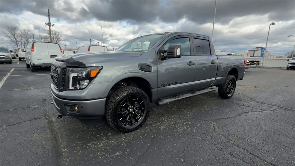 Used 2019 Nissan Titan SL w/ Midnight Edition image 4