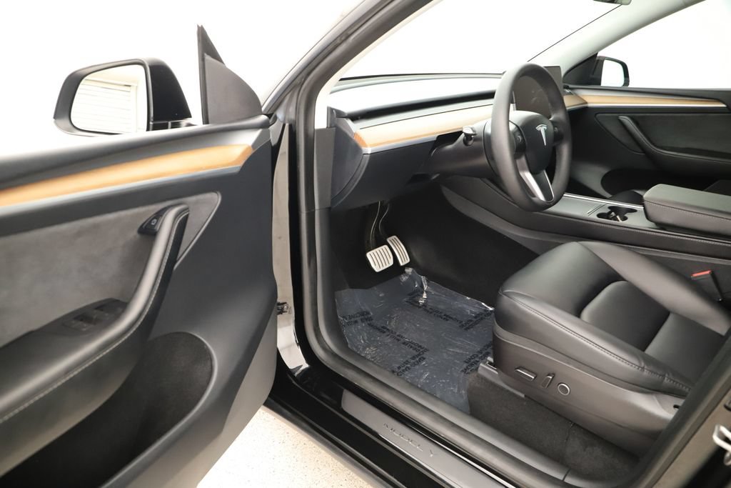 Used 2023 Tesla Model Y Performance AWD/4WD image 14