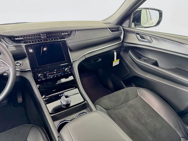 New 2025 Jeep Grand Cherokee L Laredo image 24