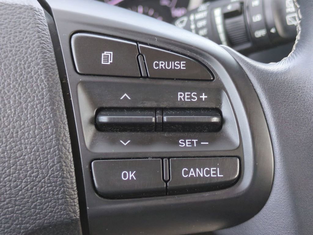 Used 2022 Hyundai Venue SEL image 25