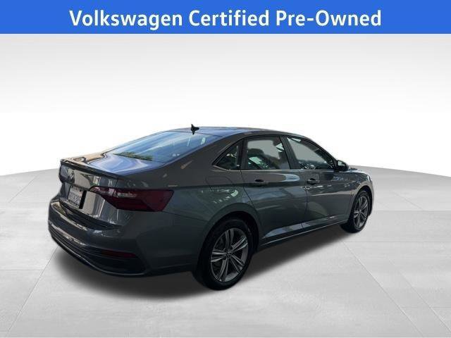 Certified 2022 Volkswagen Jetta SE image 9