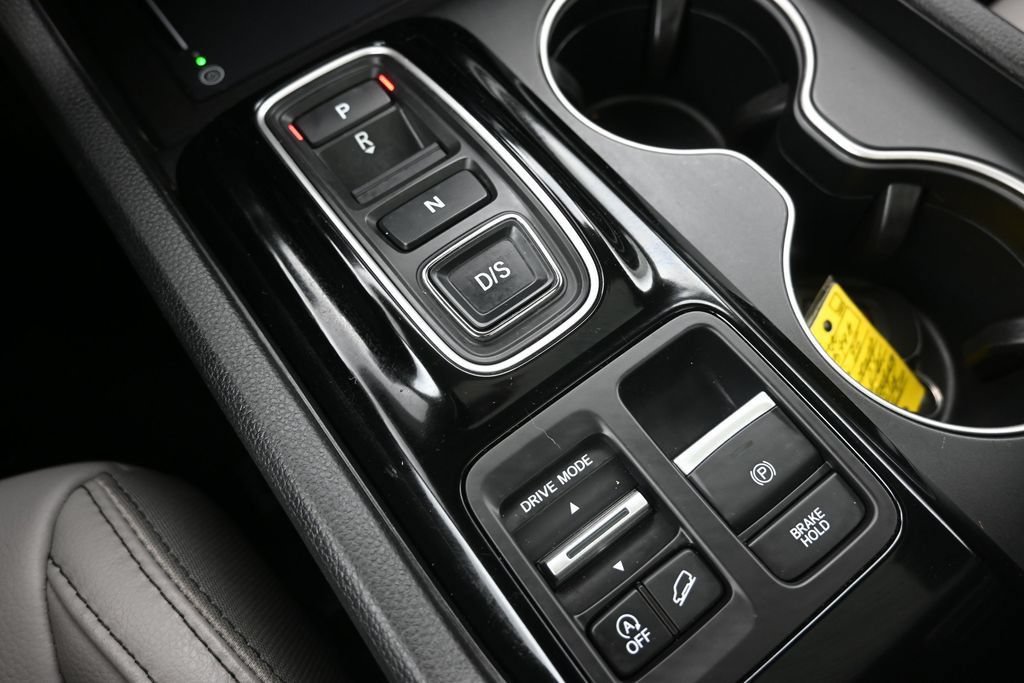 Certified 2025 Honda Pilot Touring image 17