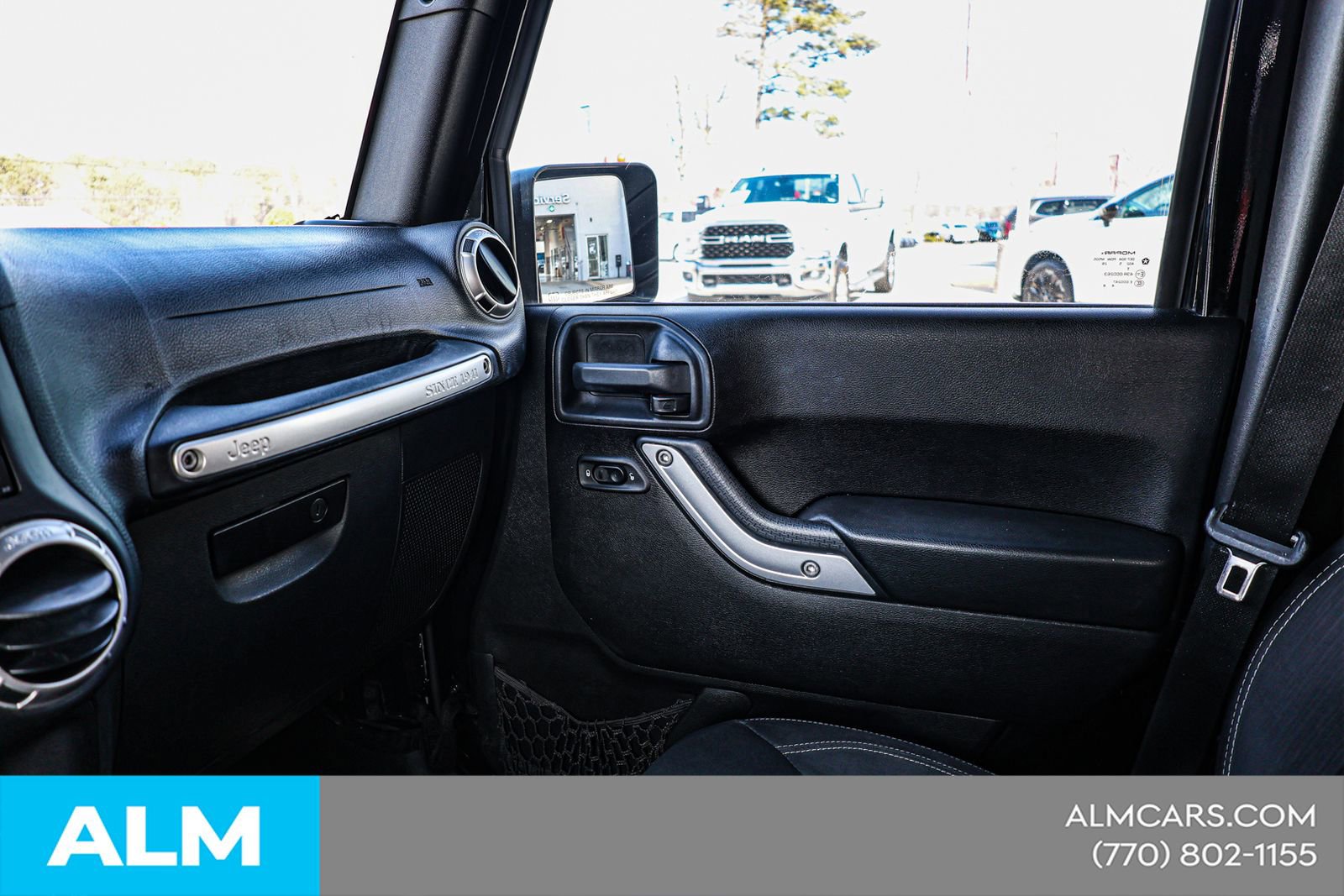 Used 2016 Jeep Wrangler Unlimited Sahara w/ Connectivity Group image 34