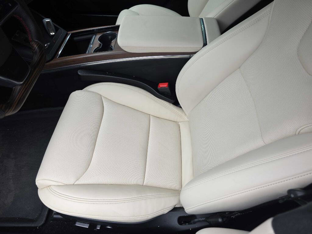 Used 2022 Tesla Model S image 11