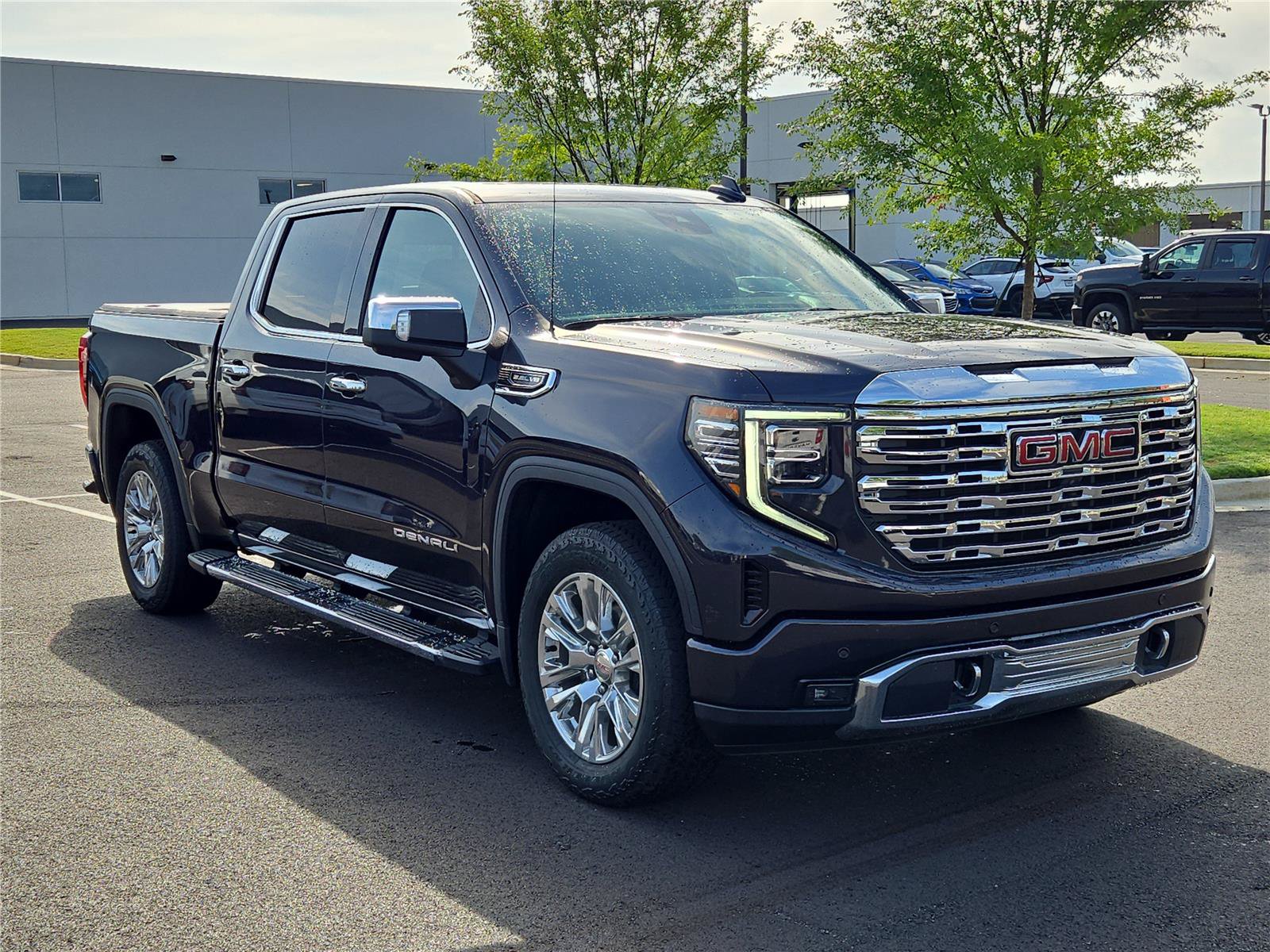 Used 2023 GMC Sierra 1500 Denali w/ Technology Package AWD/4WD image 4