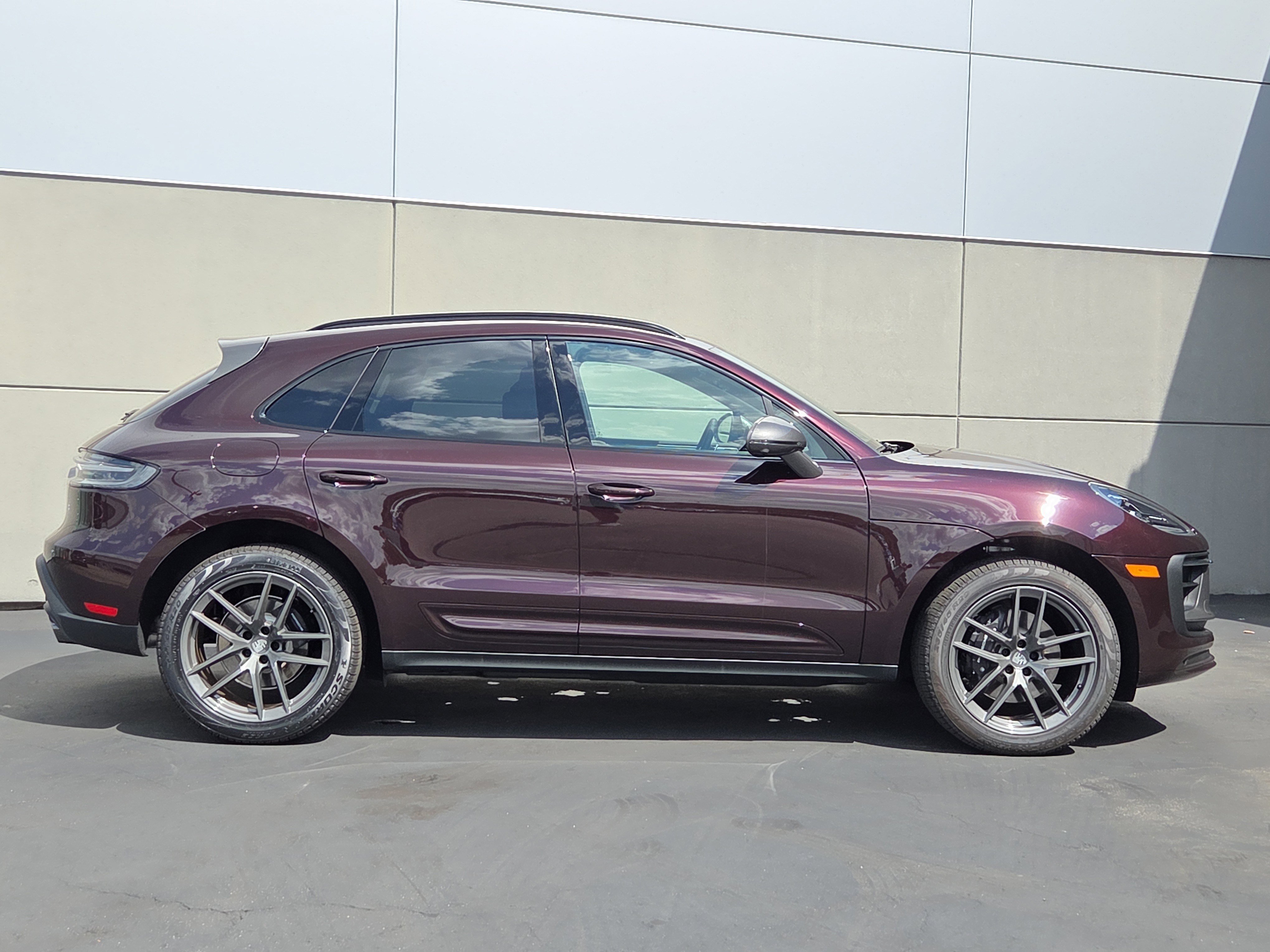 Used 2025 Porsche Macan AWD/4WD image 9