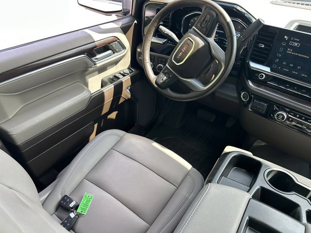 Used 2024 GMC Sierra 1500 SLT w/ X31 Off-Road Package AWD/4WD image 19