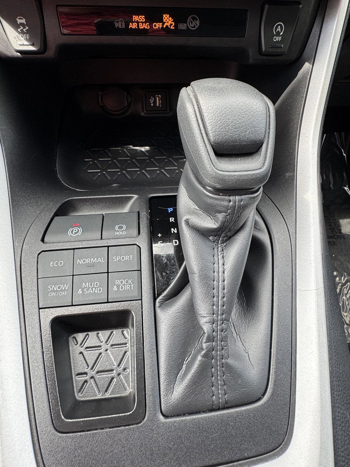 Used 2025 Toyota RAV4 XLE AWD/4WD image 21