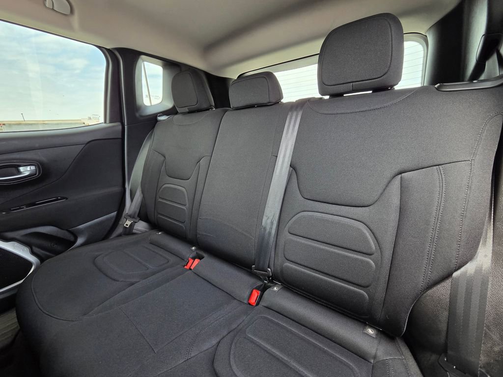 Used 2018 Jeep Renegade Latitude image 24