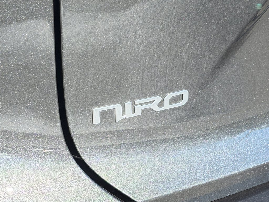 Used 2025 Kia Niro LX FWD image 34