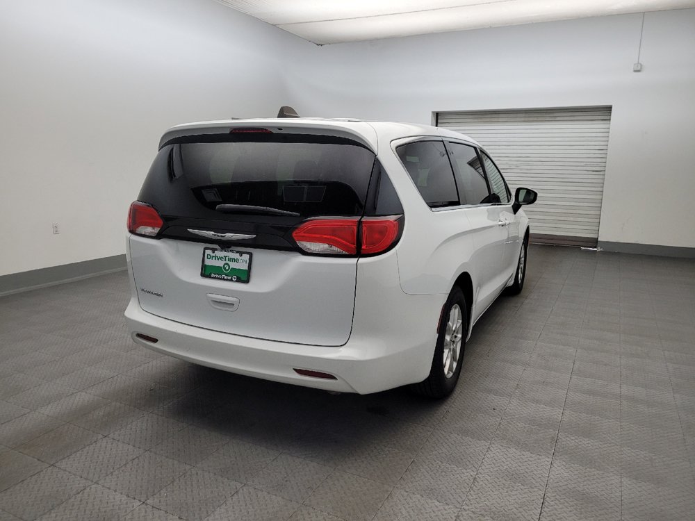 Used 2023 Chrysler Voyager LX FWD image 9