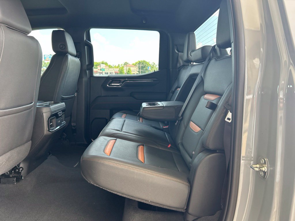 Used 2024 GMC Sierra 1500 AT4 w/ Technology Package AWD/4WD image 9