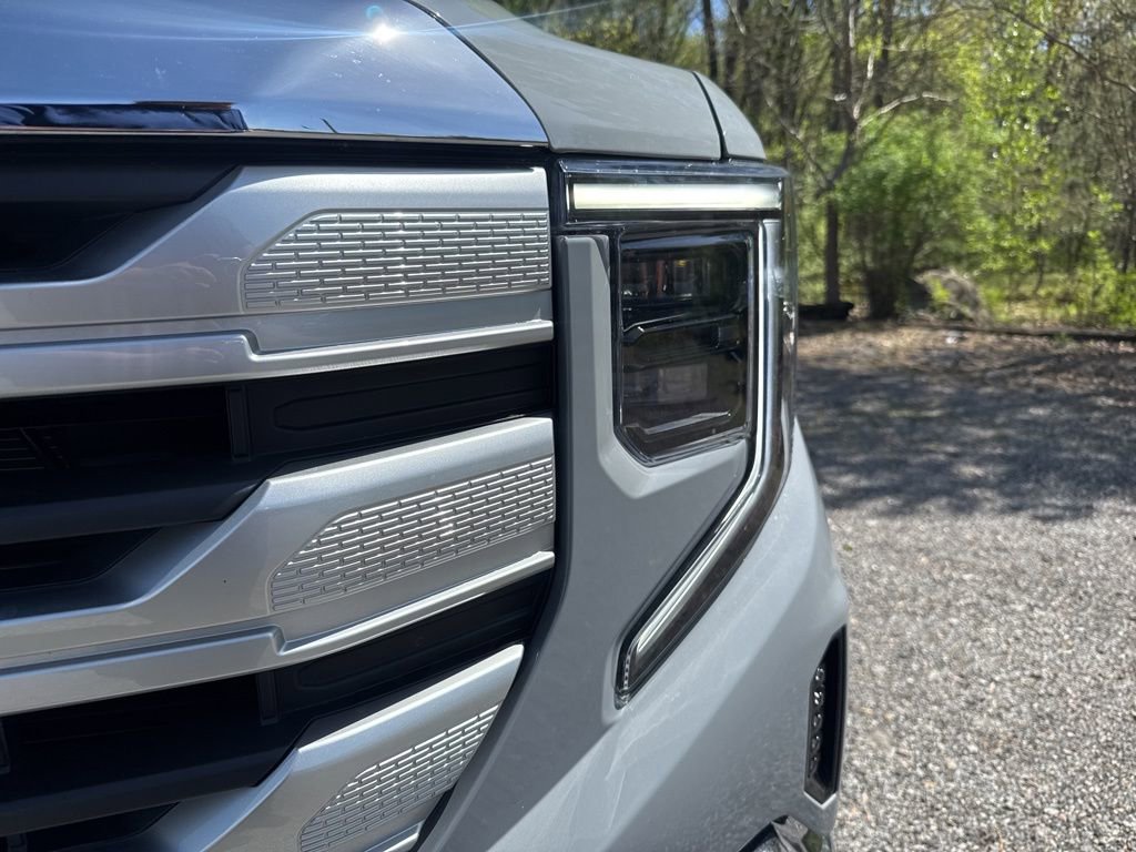 Used 2025 GMC Sierra 1500 SLE w/ Preferred Package AWD/4WD image 3