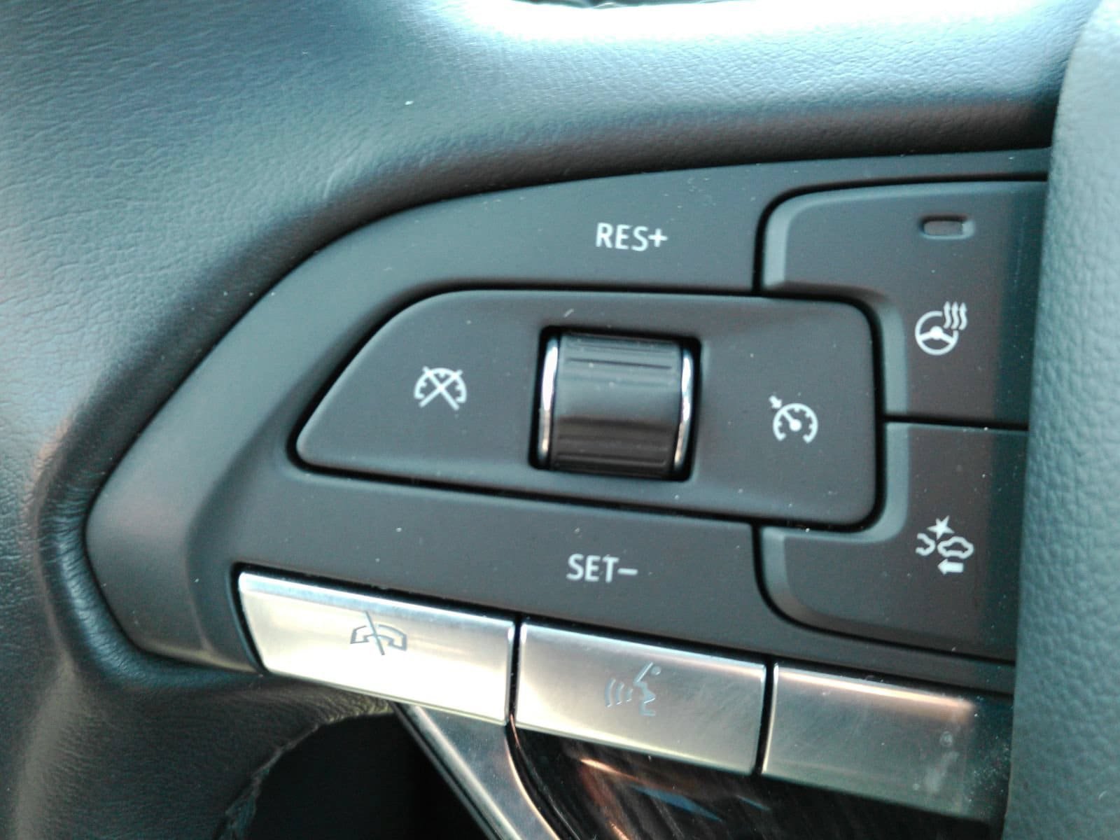 Used 2025 Cadillac XT6 Premium Luxury AWD/4WD image 12