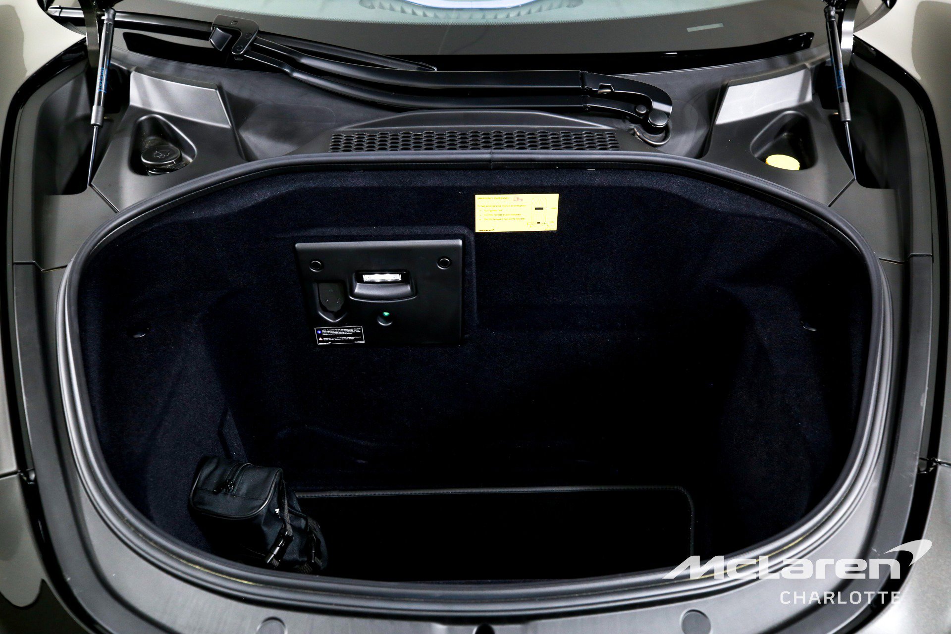 Used 2025 McLaren Artura Spider image 18