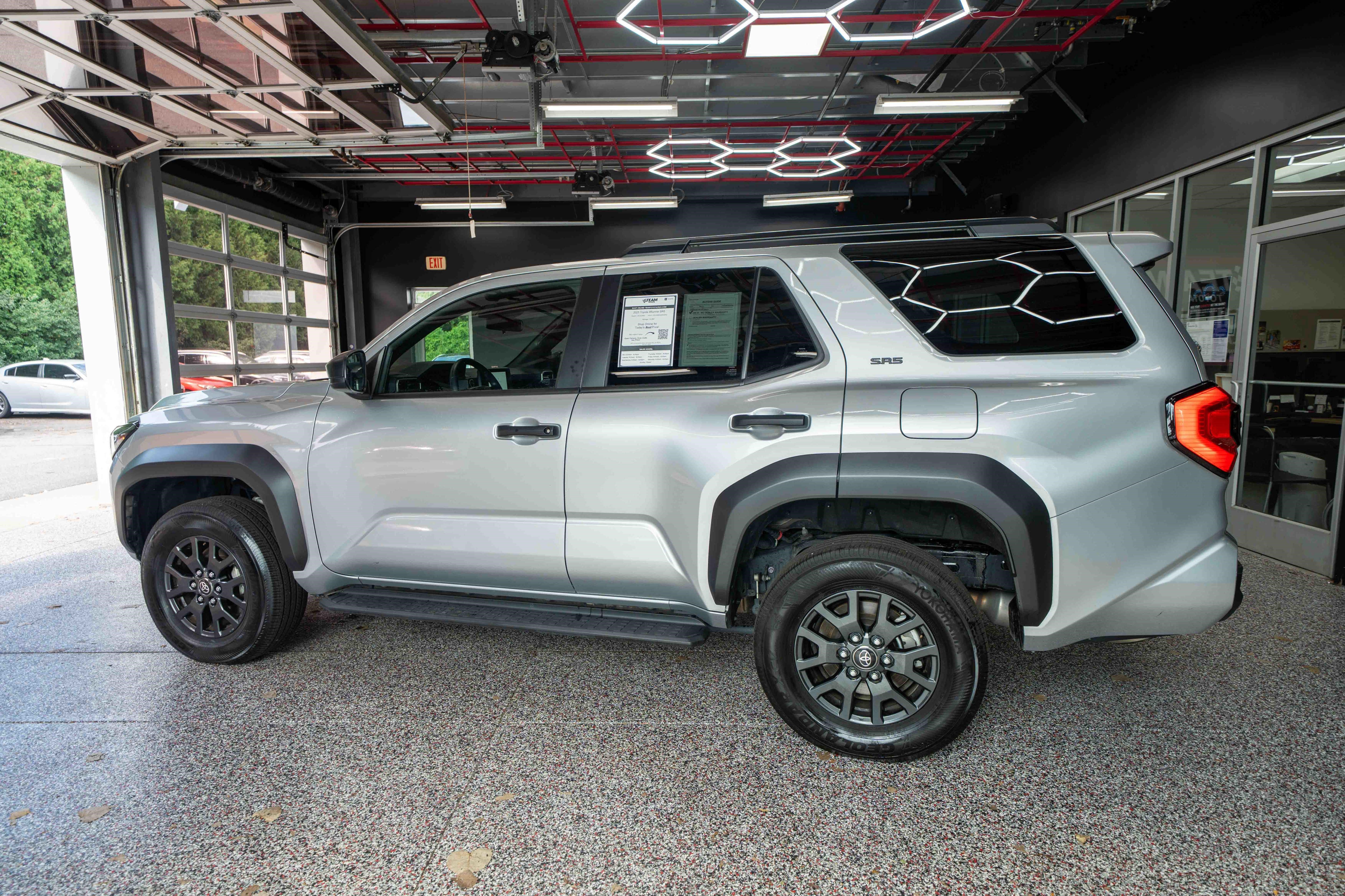 Certified 2025 Toyota 4Runner SR5 AWD/4WD image 3