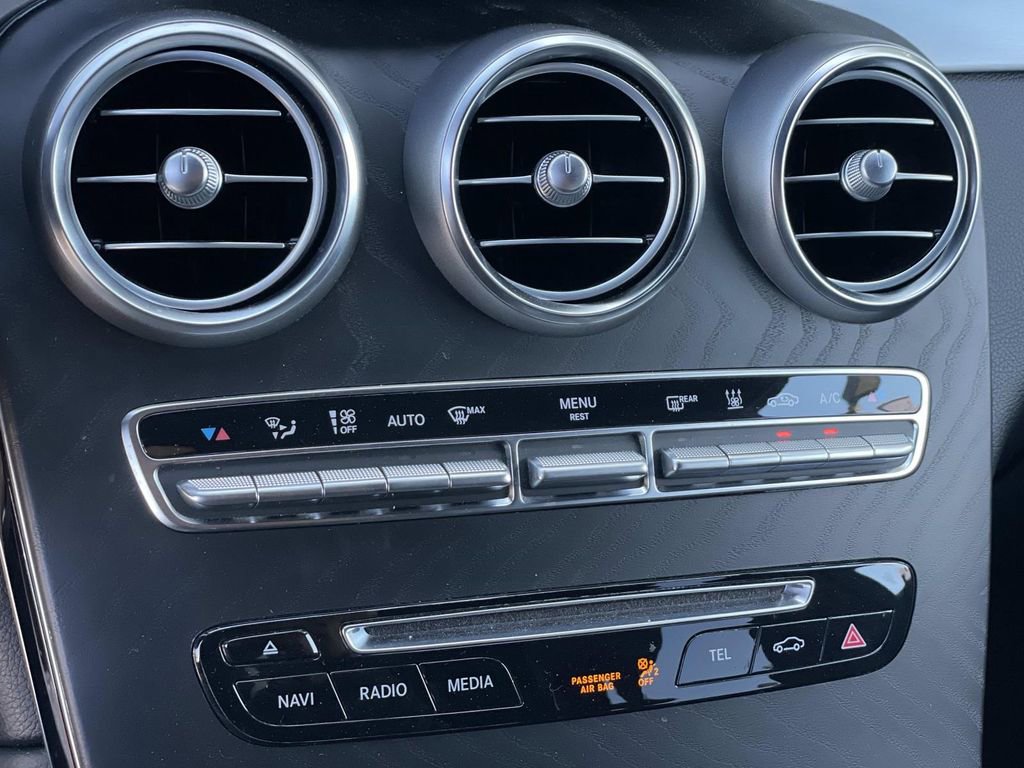 Used 2019 Mercedes-Benz GLC 350e 4MATIC image 14