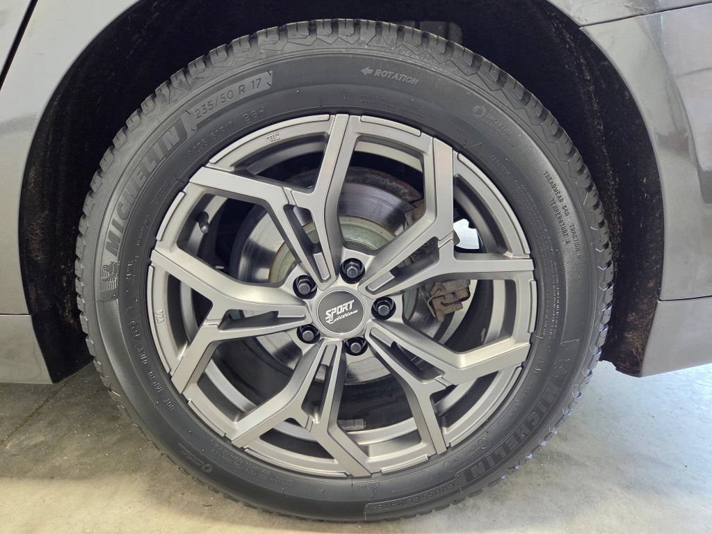 Used 2015 Ford Fusion SE FWD image 11