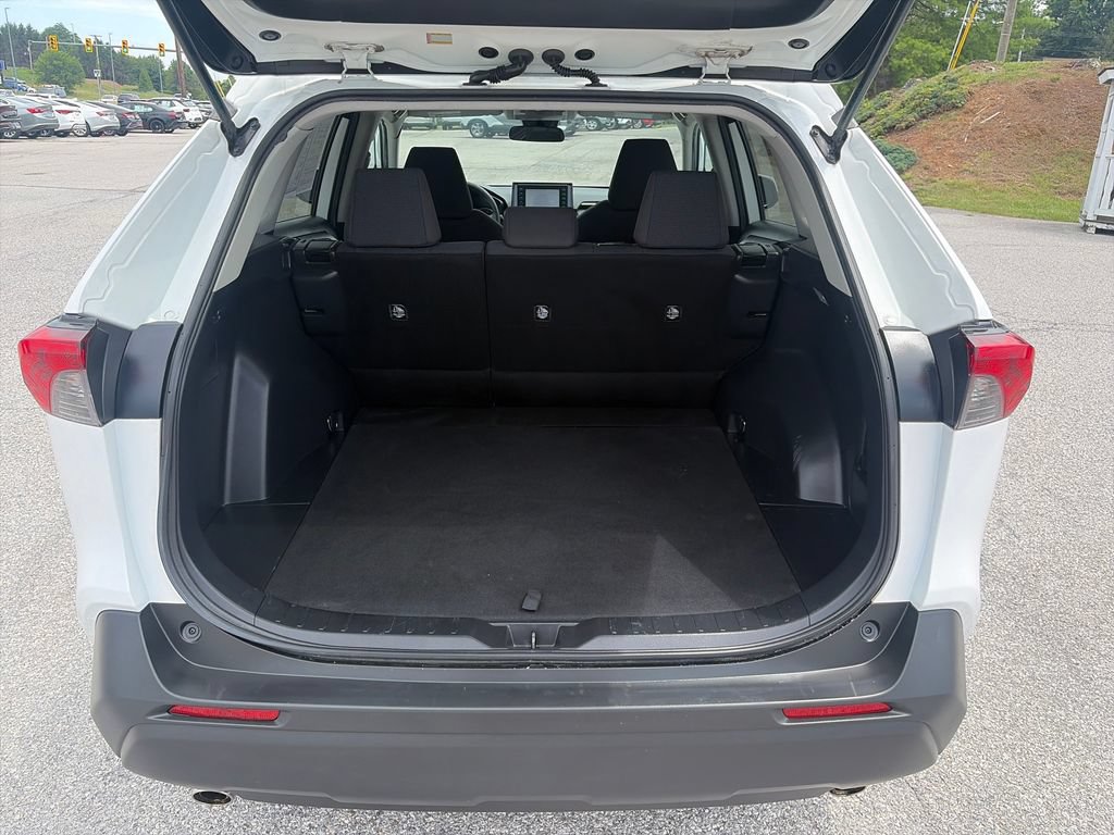Used 2020 Toyota RAV4 LE FWD image 22