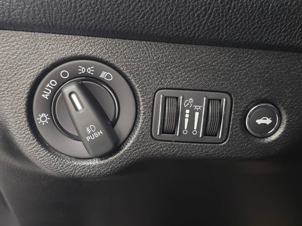 Used 2018 Dodge Challenger R/T Scat Pack w/ Driver Convenience Group image 26