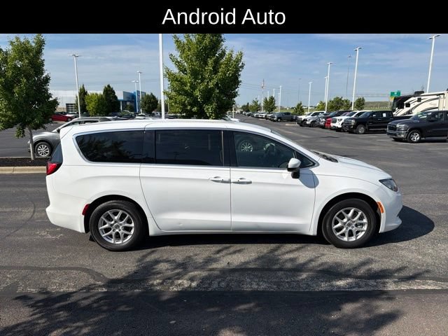 Used 2022 Chrysler Voyager LX FWD image 2