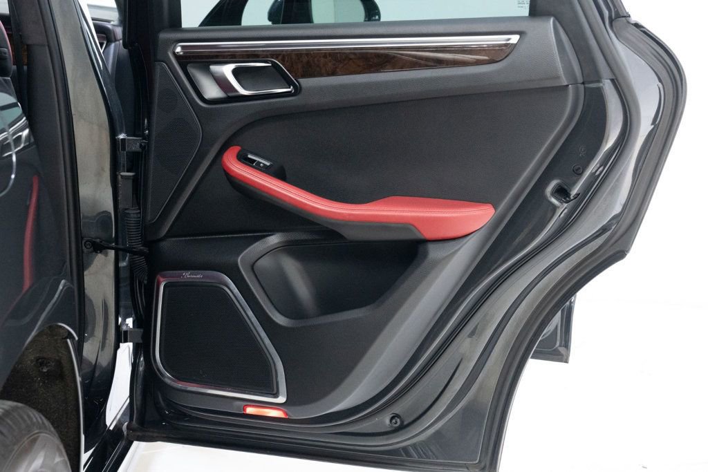 Used 2017 Porsche Macan Turbo image 30