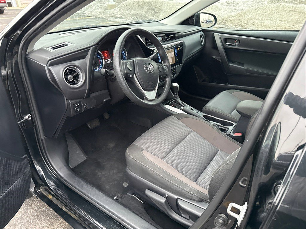 Used 2017 Toyota Corolla LE image 17