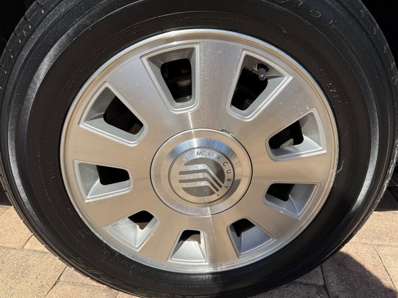 Used 2005 Mercury Grand Marquis LS RWD image 4