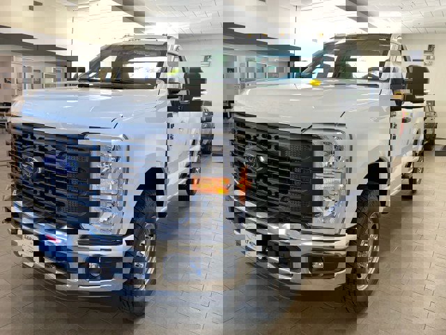New 2026 Ford F250 XL w/ XL Chrome Package image 4
