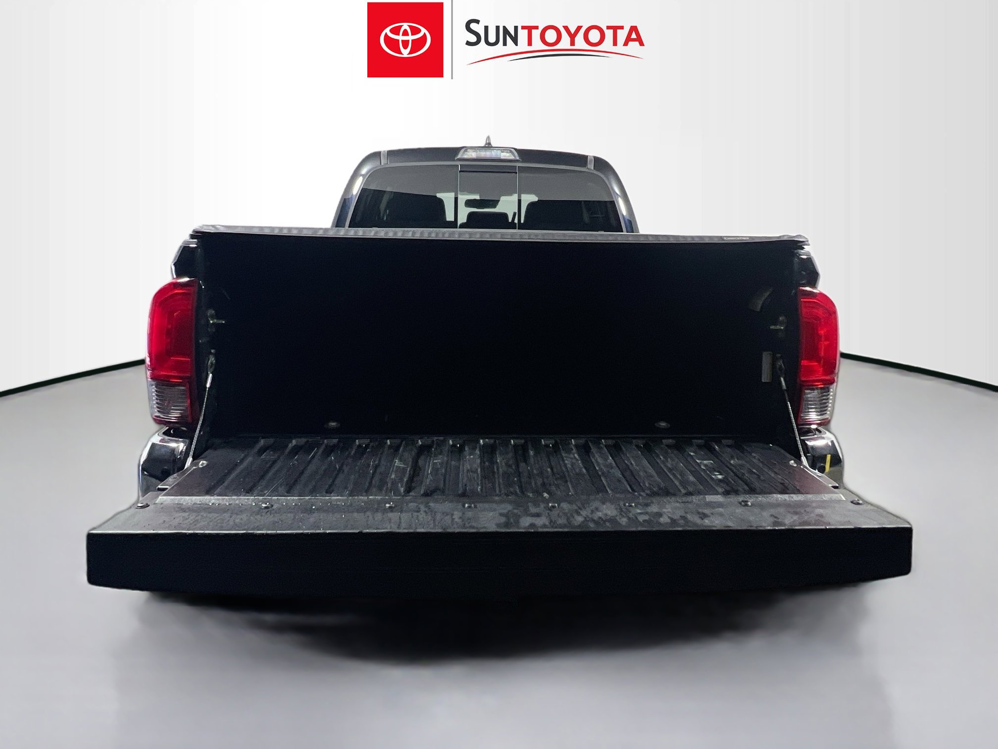 Used 2018 Toyota Tacoma SR5 image 33