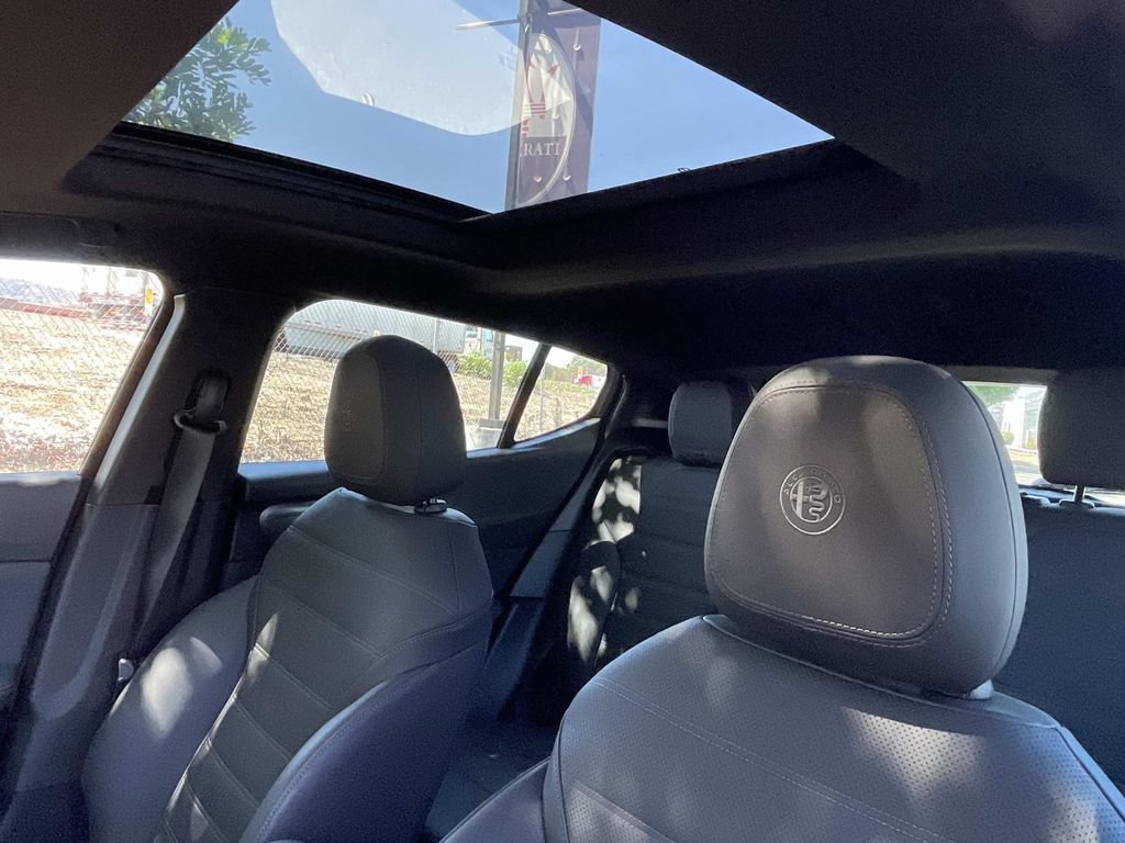 Used 2025 Alfa Romeo Tonale w/ Premium Package AWD/4WD image 6