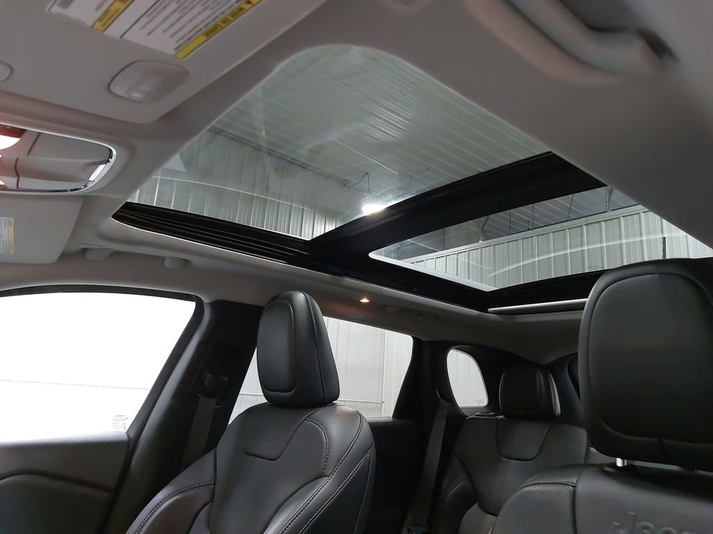 Used 2021 Jeep Cherokee Limited image 28