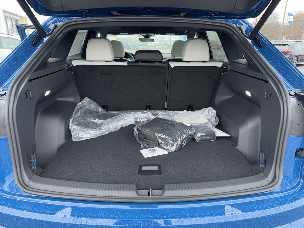 New 2025 Volkswagen Atlas Cross Sport SEL Premium R-Line AWD/4WD image 46