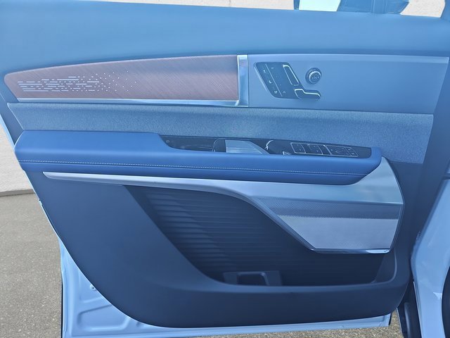 New 2026 Cadillac Vistiq Premium Luxury w/ LPO, Floor Liner Package image 28