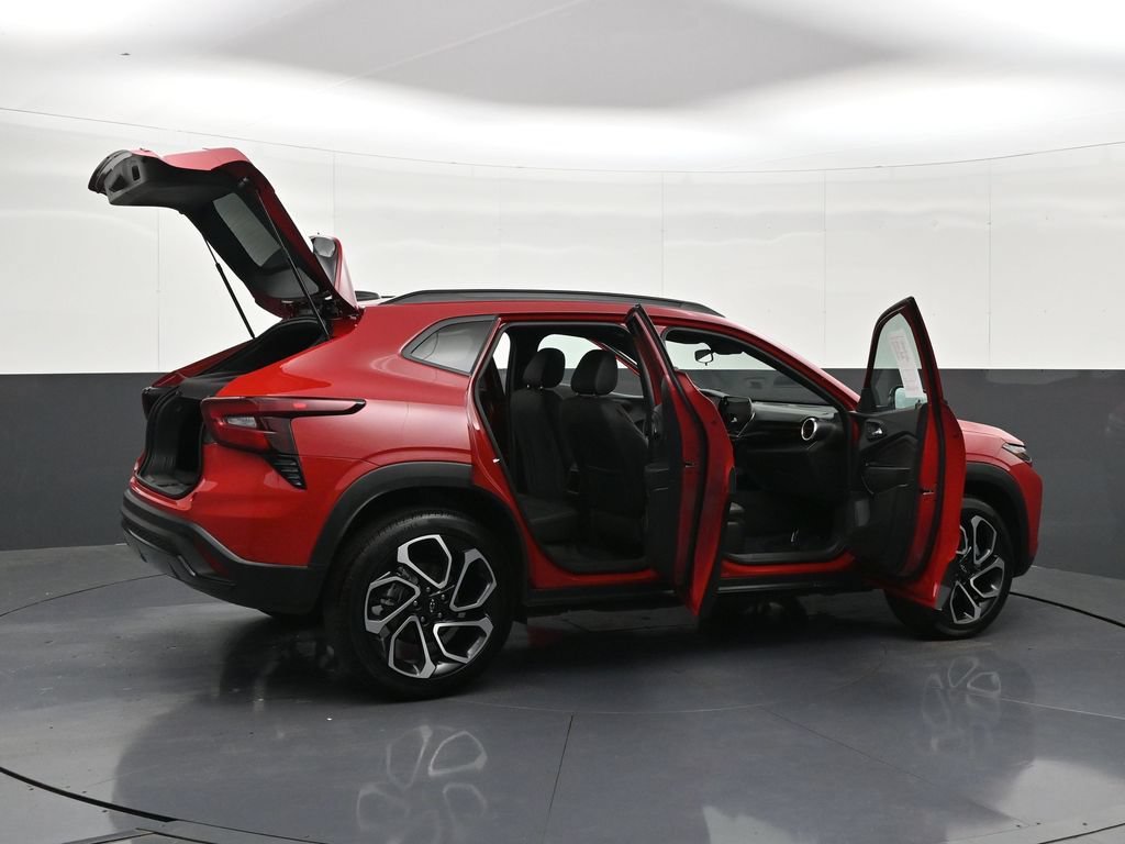 Used 2026 Chevrolet Trax RS w/ Sunroof Package FWD image 37