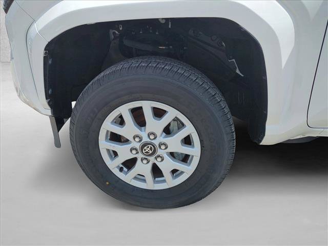 Certified 2024 Toyota Tacoma SR5 AWD/4WD image 23