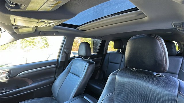 Used 2017 Toyota Highlander Limited image 23