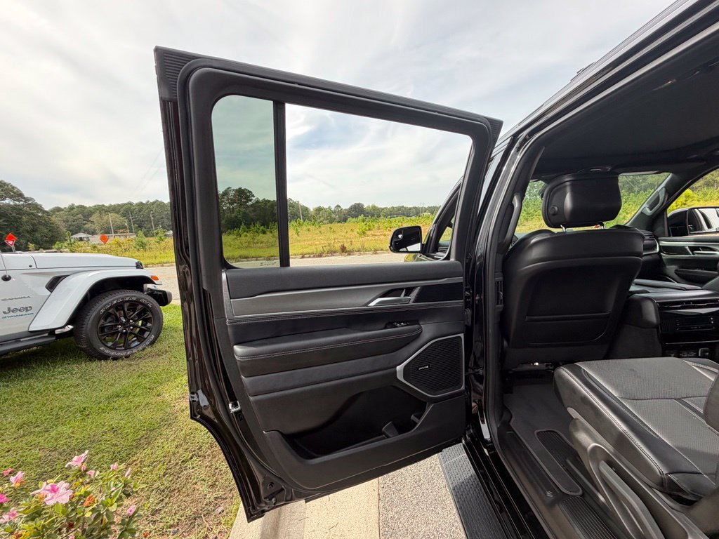 Used 2024 Jeep Wagoneer Series II AWD/4WD image 55