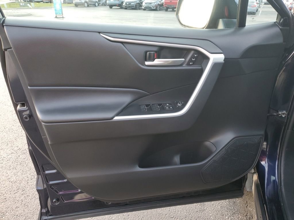 Used 2023 Toyota RAV4 XLE Premium image 32