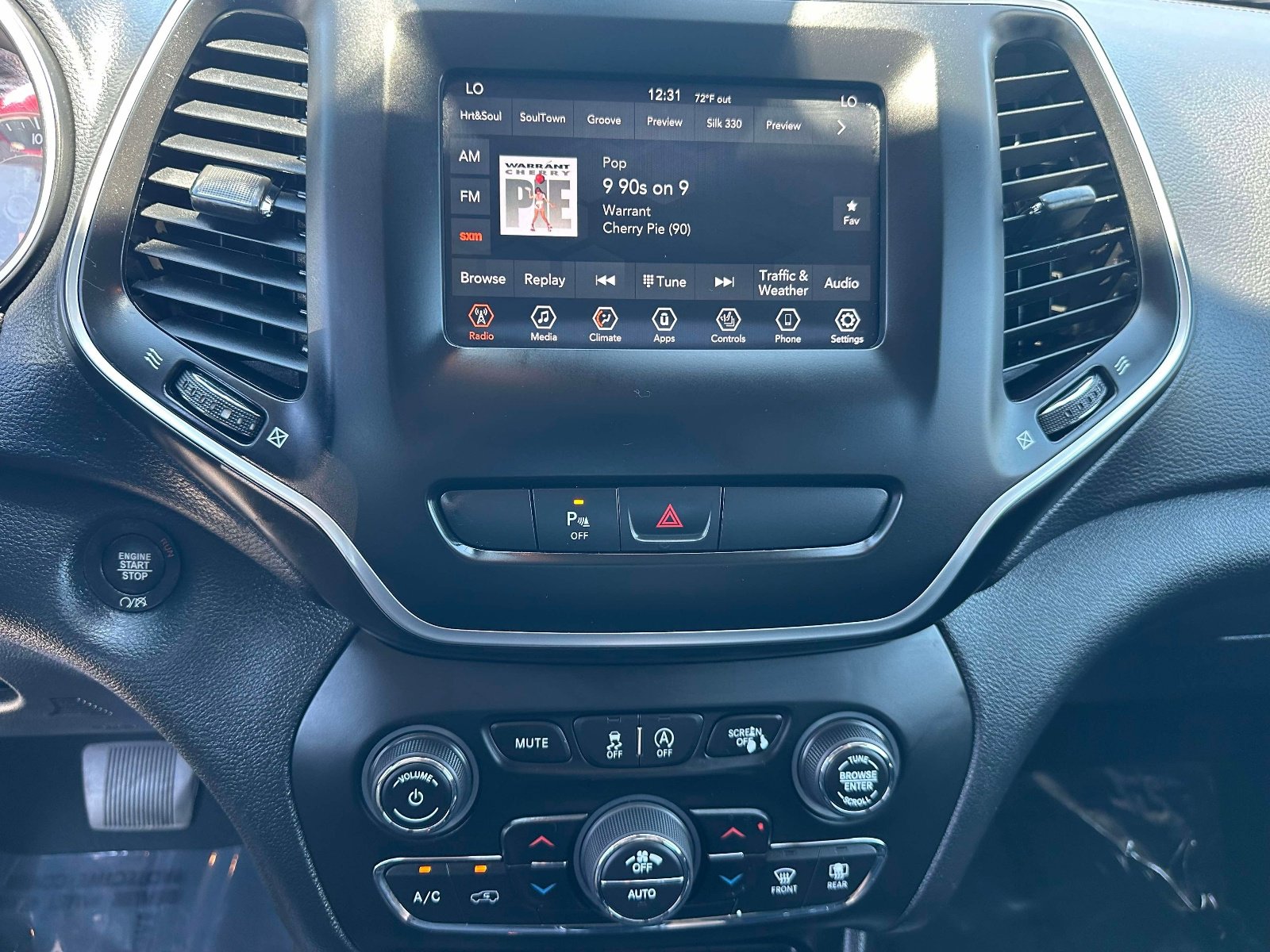 Used 2020 Jeep Cherokee Latitude Plus AWD/4WD image 8