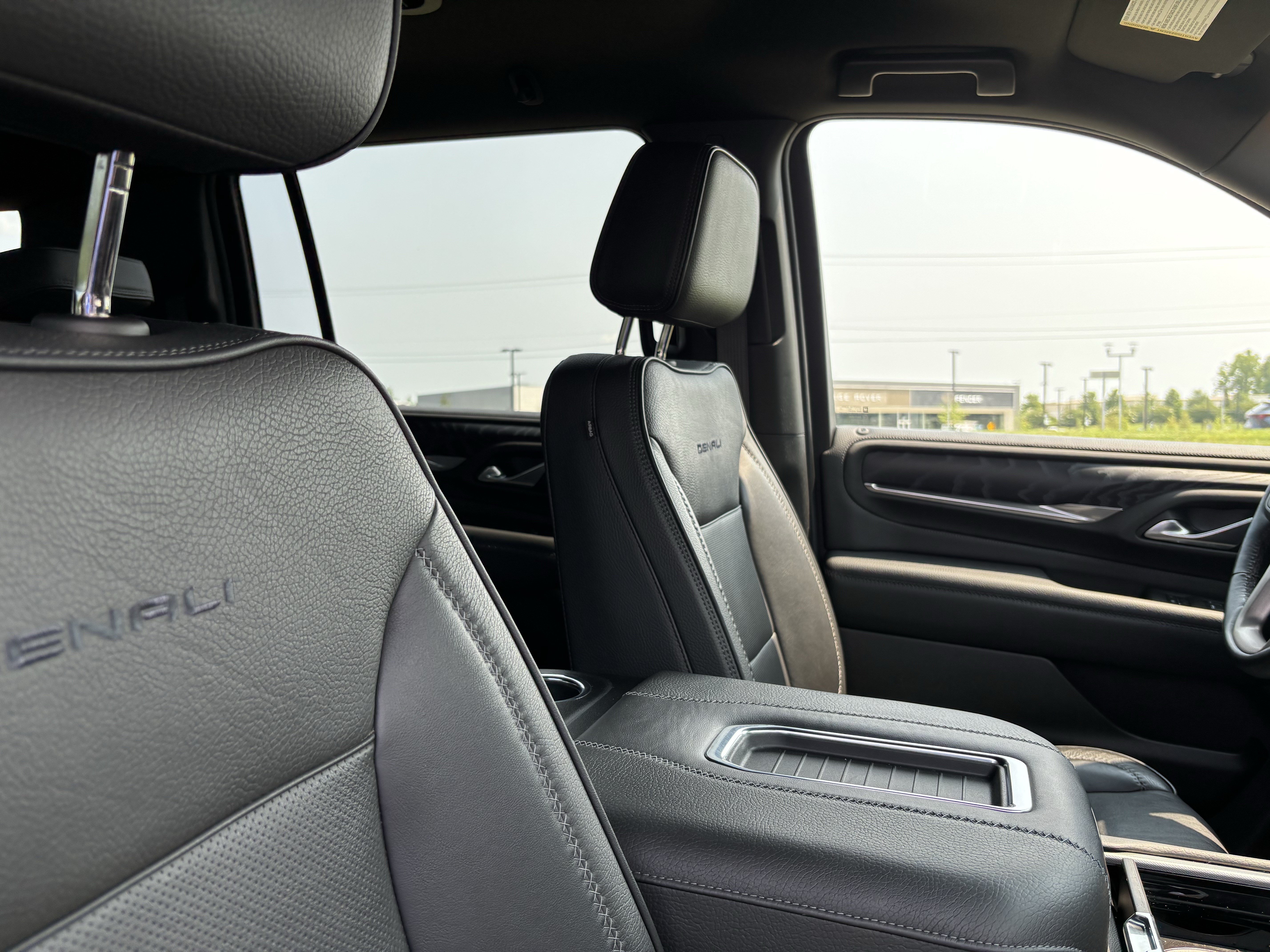 Used 2022 GMC Yukon XL Denali AWD/4WD image 35