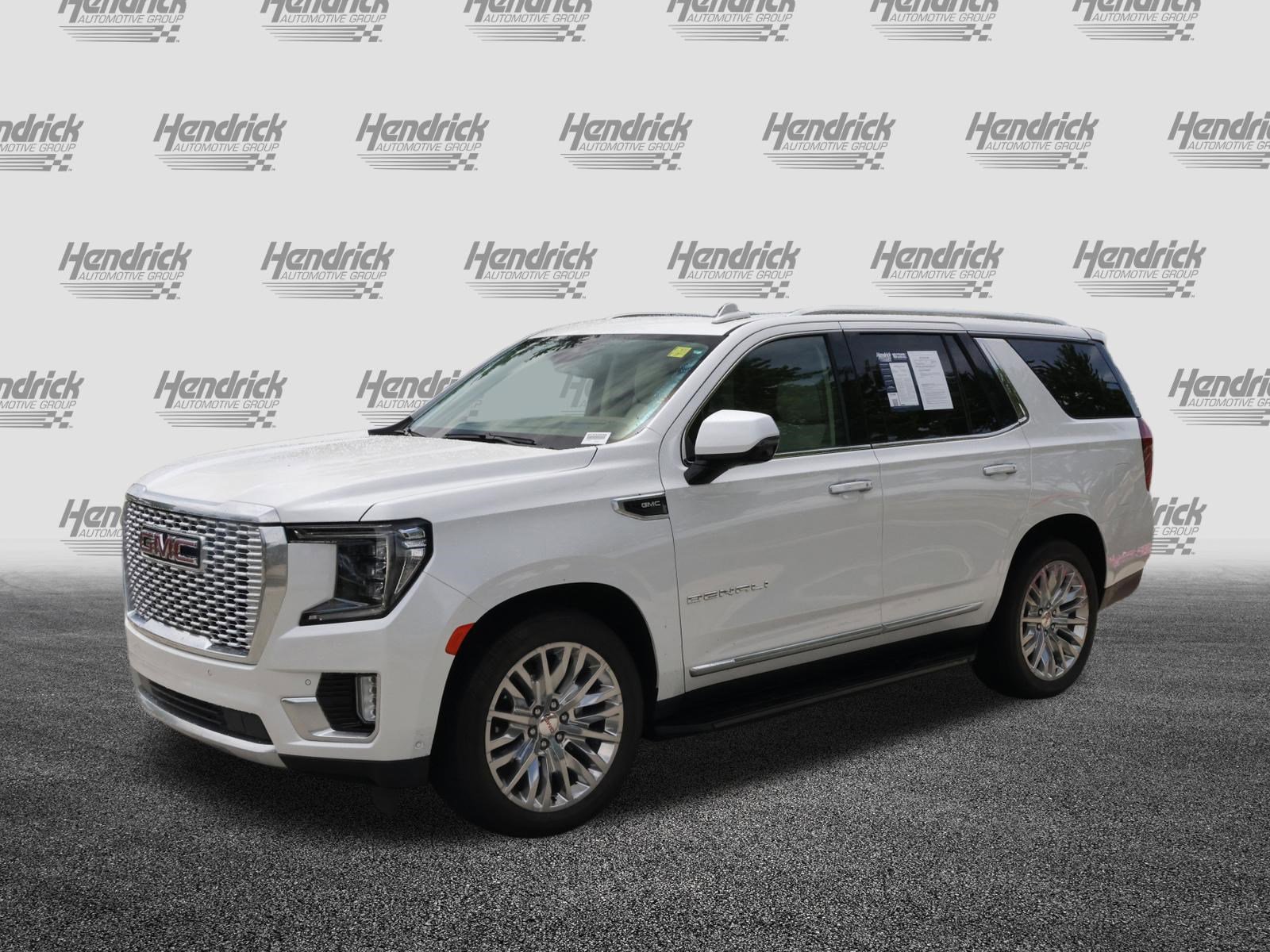 Used 2024 GMC Yukon Denali w/ Advanced Technology Package AWD/4WD image 5