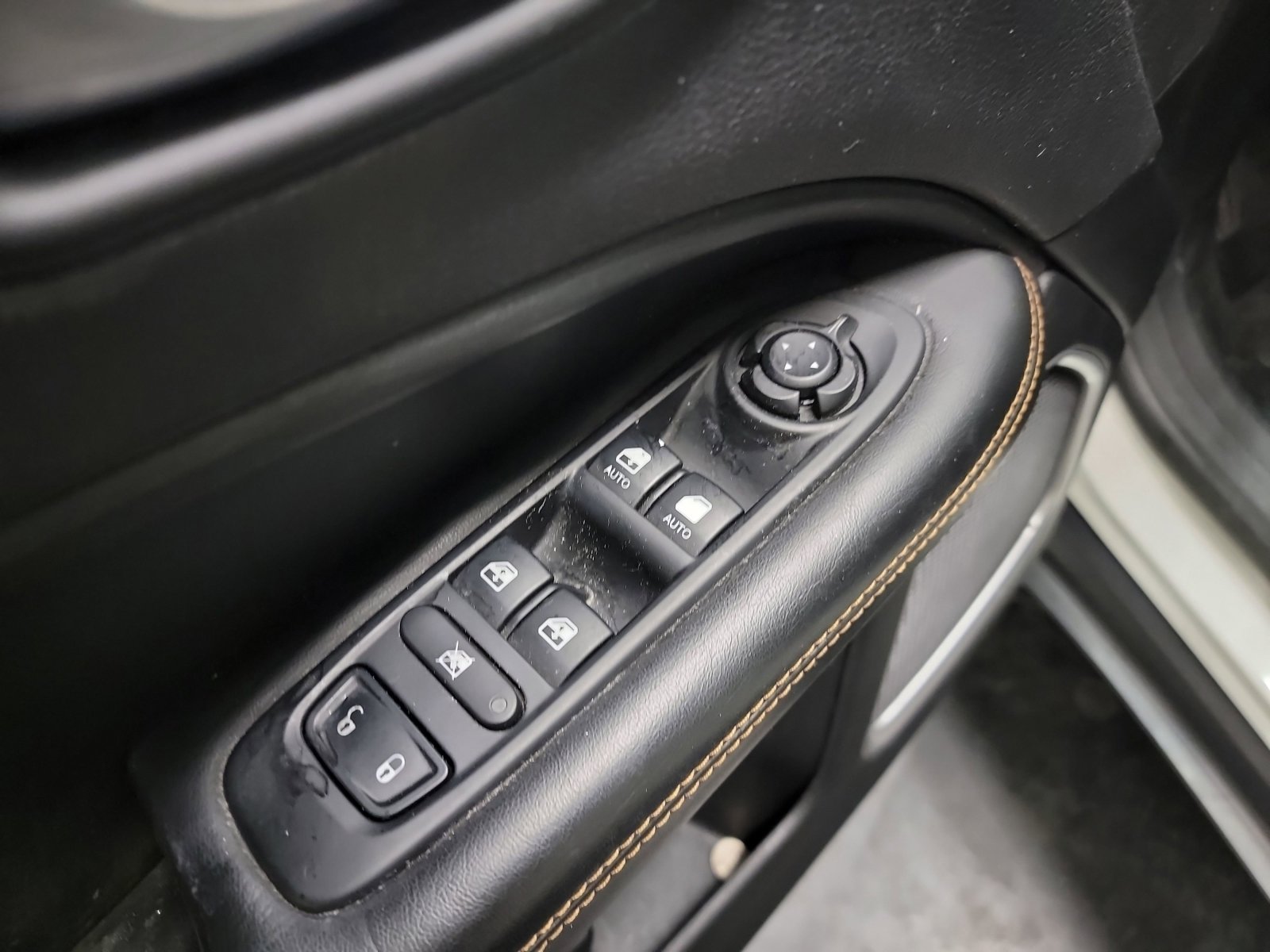 Used 2018 Jeep Compass Limited w/ Navigation Group image 14