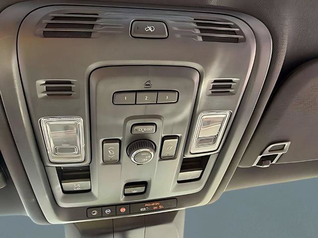 Used 2022 Cadillac Escalade Premium Luxury AWD/4WD image 22