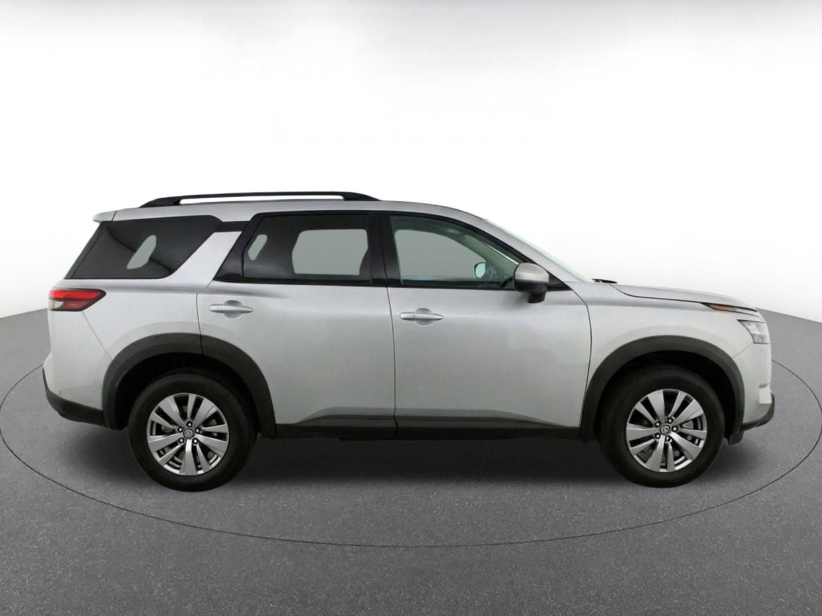 Used 2025 Nissan Pathfinder SV FWD image 10