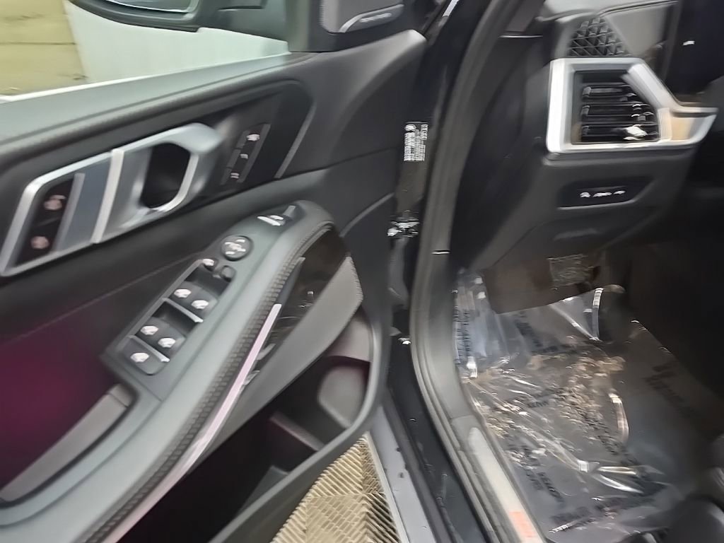 Used 2025 BMW X5 xDrive40i w/ Premium Package image 32