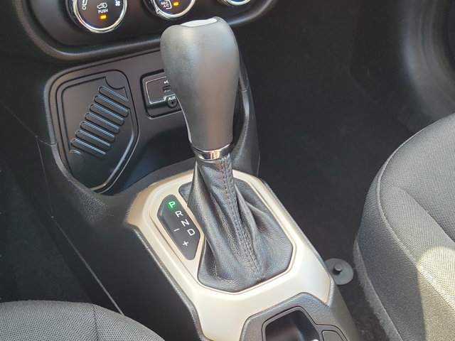 Used 2017 Jeep Renegade Latitude FWD image 19