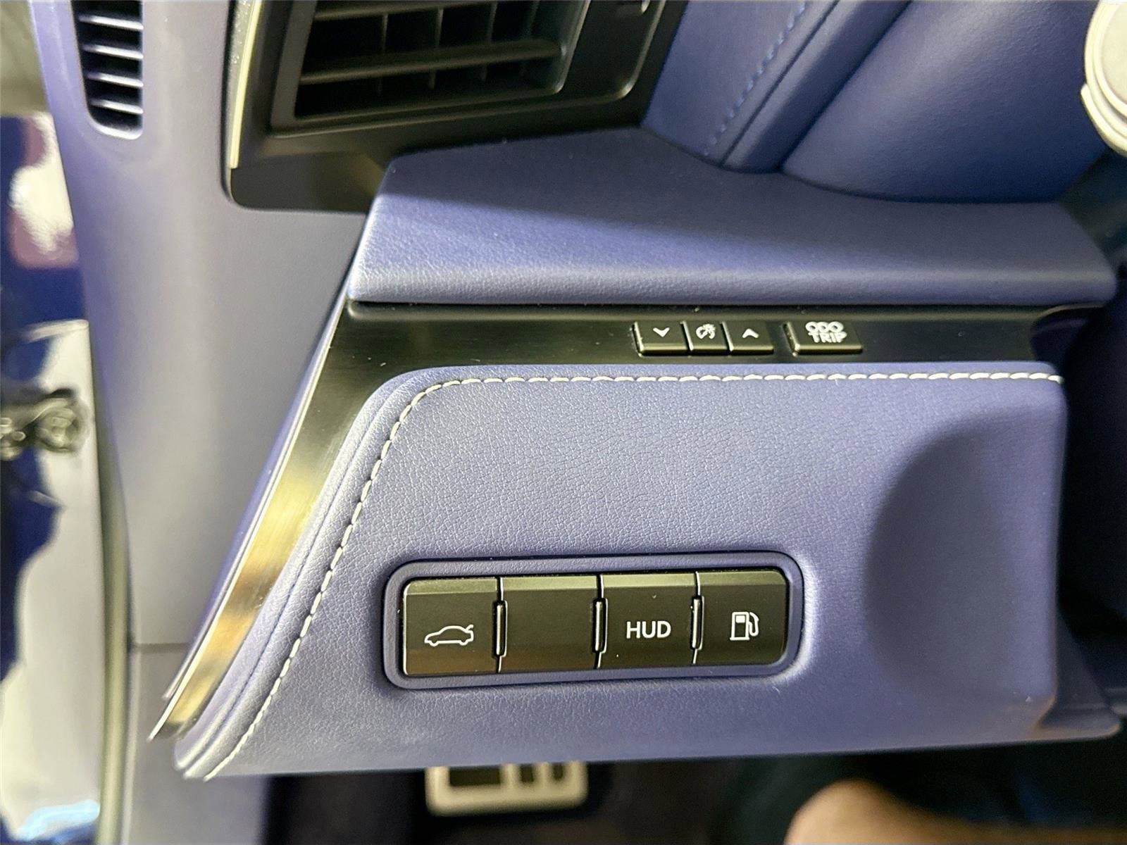 Used 2018 Lexus LC 500h w/ Touring Package image 26